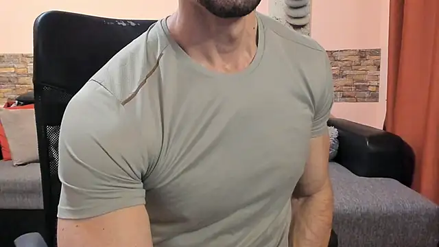 HotHunkTrainer Show Webcam