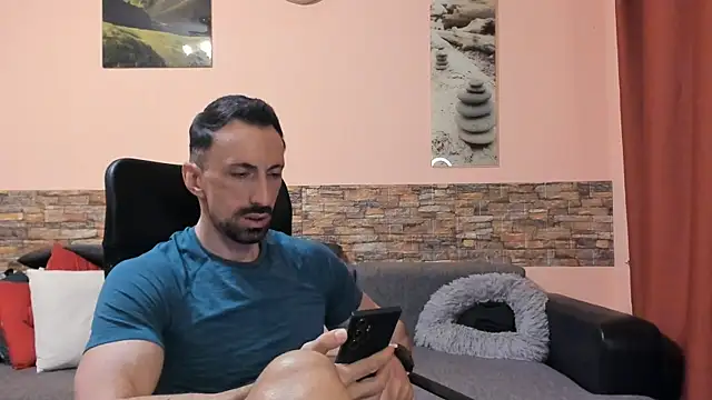 HotHunkTrainer Show in webcam