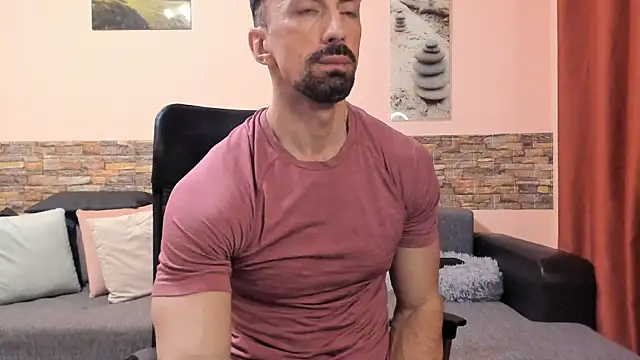 HotHunkTrainer Show Webcam