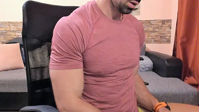 HotHunkTrainer's Webcam Show