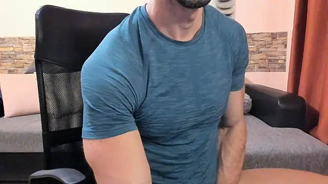 HotHunkTrainer Show in webcam