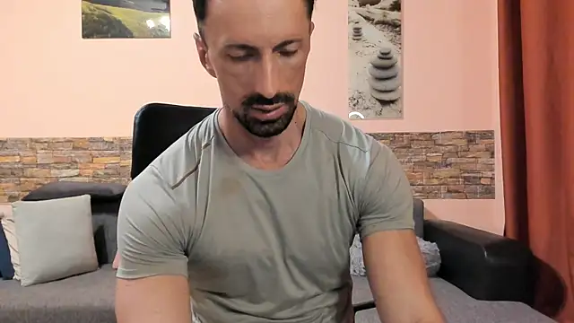 HotHunkTrainer Adlı Modelin Web Kamerası Şovu
