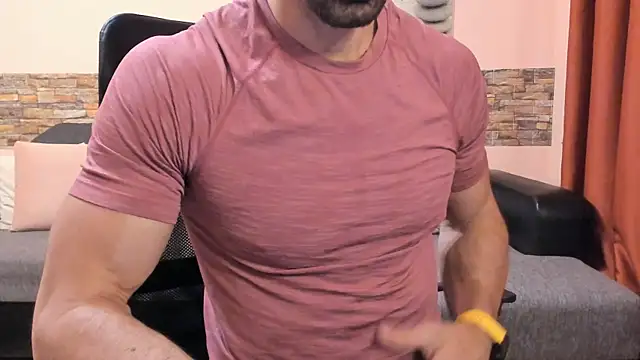 הופעת וובקאם של HotHunkTrainer
