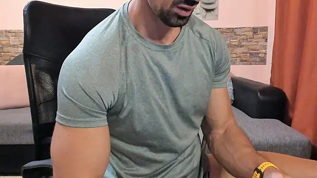 HotHunkTrainer webcam show