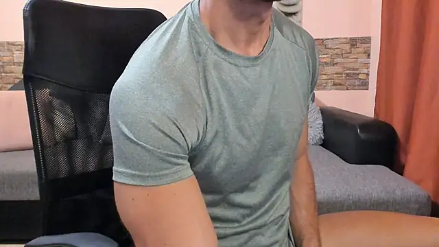 HotHunkTrainer's Webcam Show