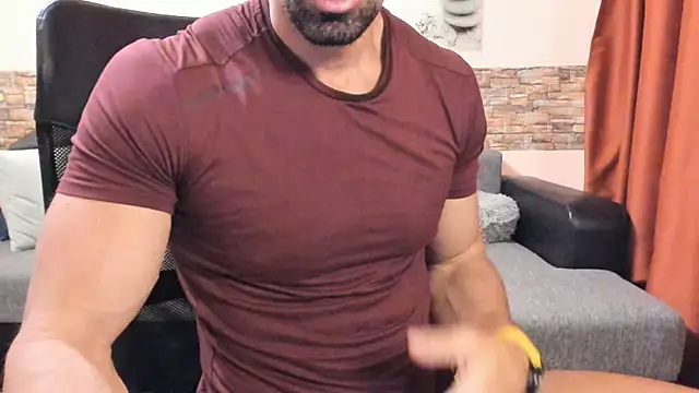 HotHunkTrainer: διαδικτυακό σόου στην κάμερα