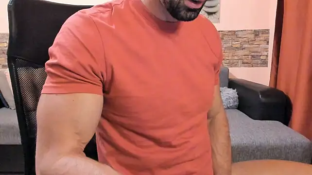 HotHunkTrainer Adlı Modelin Web Kamerası Şovu