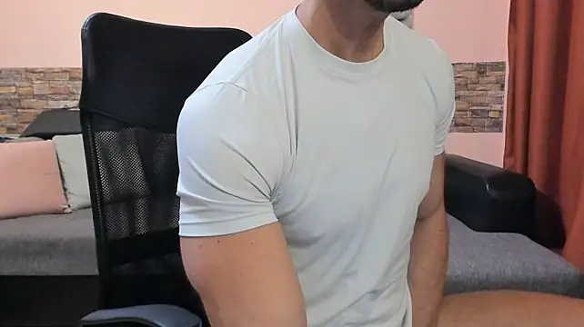 HotHunkTrainer Show Webcam