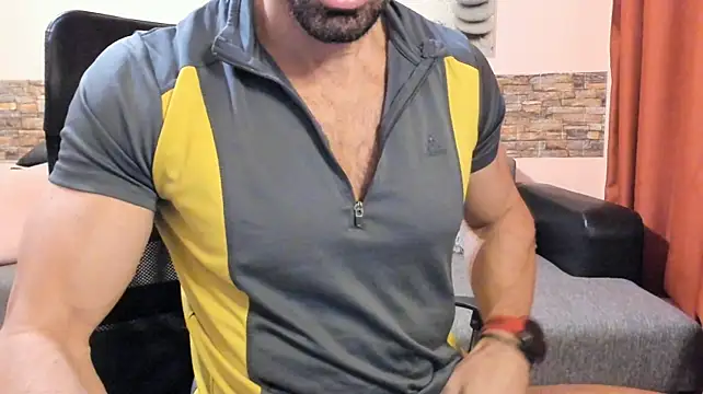 HotHunkTrainer: διαδικτυακό σόου στην κάμερα