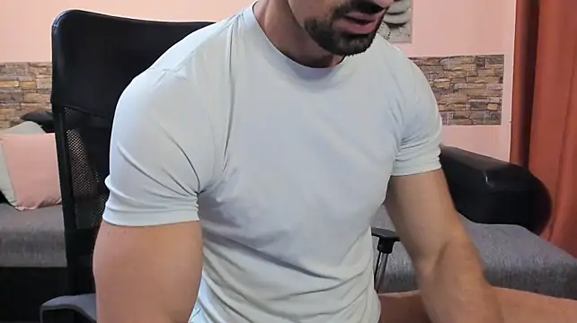 Show de HotHunkTrainer na webcam