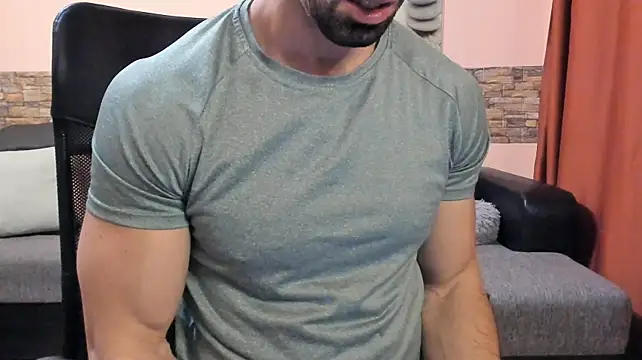 הופעת וובקאם של HotHunkTrainer