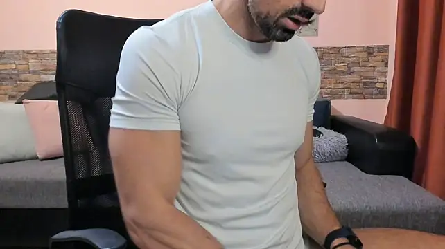 HotHunkTrainer Show Webcam
