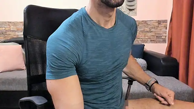 HotHunkTrainer's Webcam Show