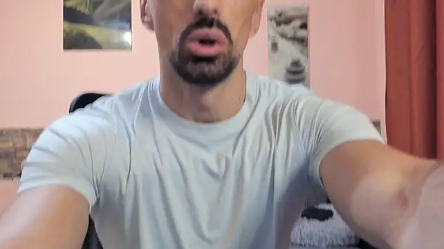 HotHunkTrainer Show Webcam