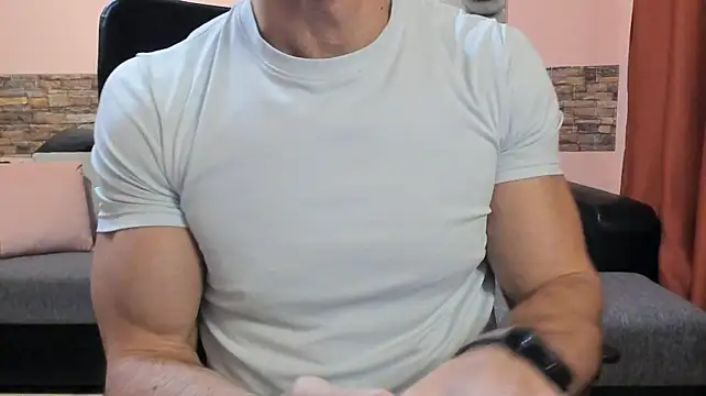 HotHunkTrainer: διαδικτυακό σόου στην κάμερα