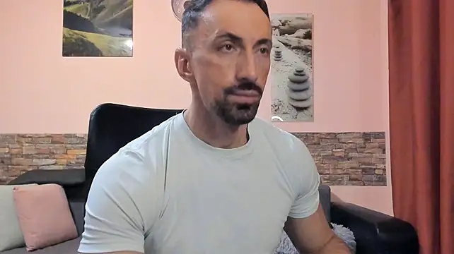 HotHunkTrainer's Webcam Show