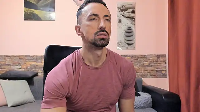 HotHunkTrainer Adlı Modelin Web Kamerası Şovu