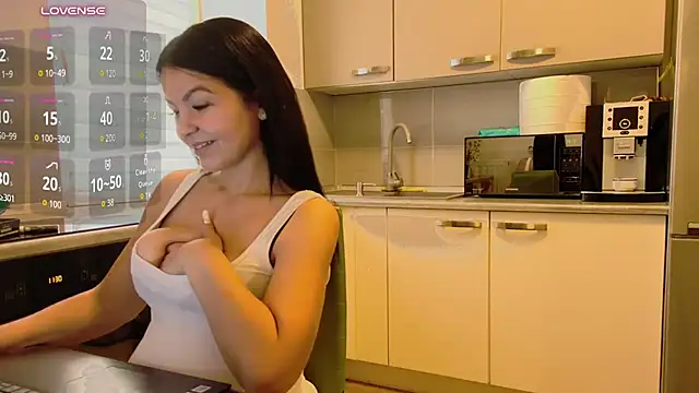 alisoncassie Adlı Modelin Canlı XXX Sohbeti