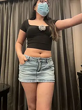 jAsMinE678 XXX чат на живо
