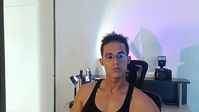 Show modela alejo_x3 na web-kameri