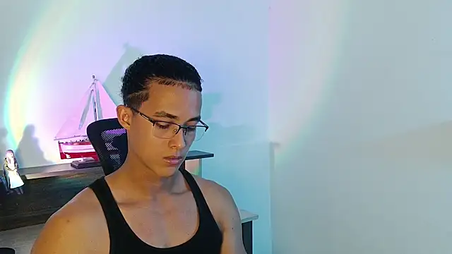 הופעת וובקאם של alejo_x3