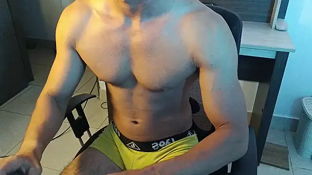 alejo_x3: διαδικτυακό σόου στην κάμερα