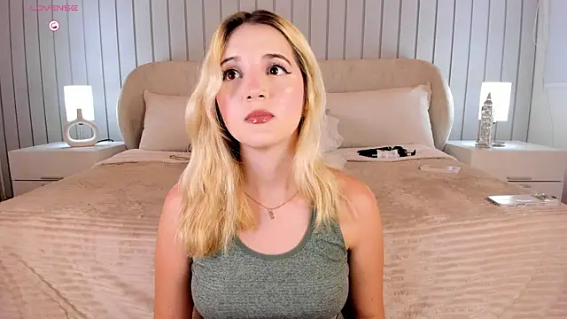 Онлайн чат XXX Maia_Collins