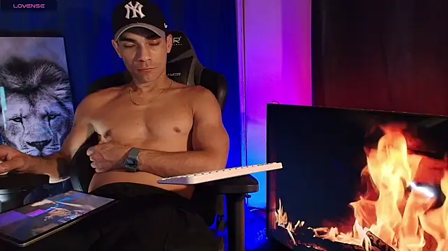 sexylatin0gay's Webcam Show