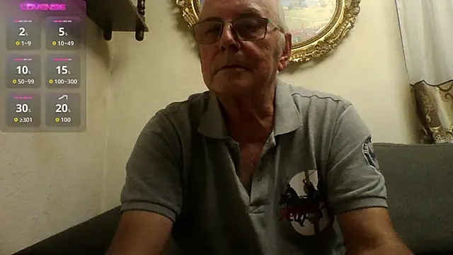 benny12369: διαδικτυακό σόου στην κάμερα