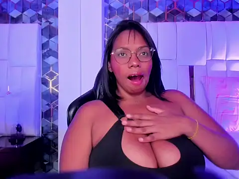 lia_mariana Adlı Modelin Canlı XXX Sohbeti
