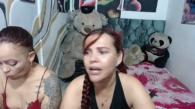 Show modela manzanahot9 na web-kameri