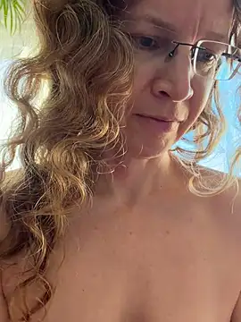 AnnikaRose Adlı Modelin Canlı XXX Sohbeti
