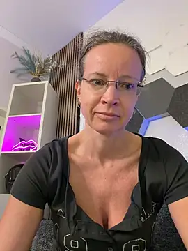 AnnikaRose Adlı Modelin Canlı XXX Sohbeti