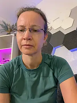 AnnikaRose Adlı Modelin Canlı XXX Sohbeti