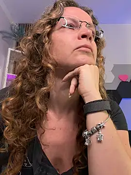 AnnikaRose Adlı Modelin Canlı XXX Sohbeti