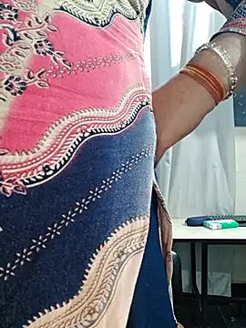 Aishwaryaa_69 élő XXX-chatje