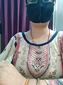 Aishwaryaa_69's Live XXX Chat