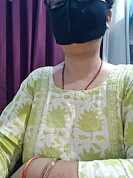 Aishwaryaa_69 élő XXX-chatje