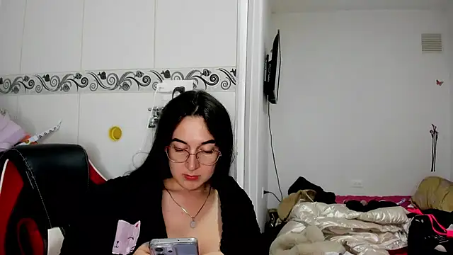 Sweet-Suck69 webcam show