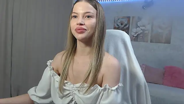 EmmyMills' Live XXX Chat