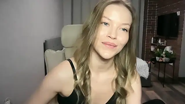 EmmyMills' Live XXX Chat