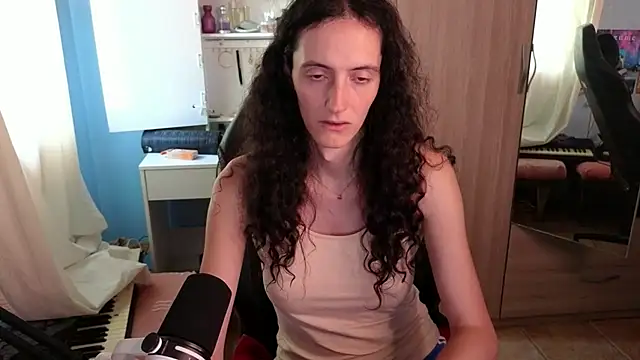 MemiSecrets: вебкам-шоу
