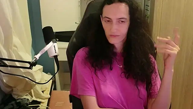 MemiSecrets Show in webcam