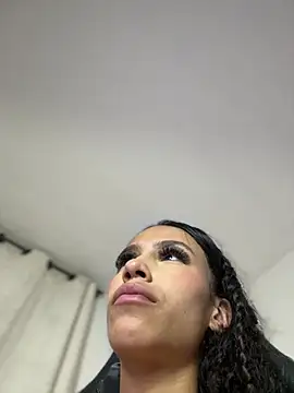 Онлайн чат XXX Miaa_love6969