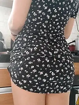 Barbara_Squirt_ 网络视讯表演