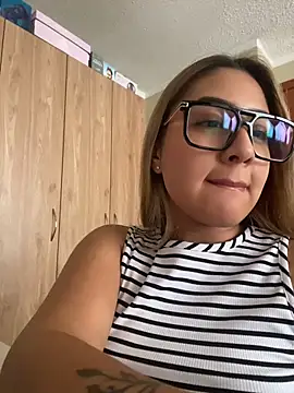 Chat XXX ao vivo de Miabonnett_