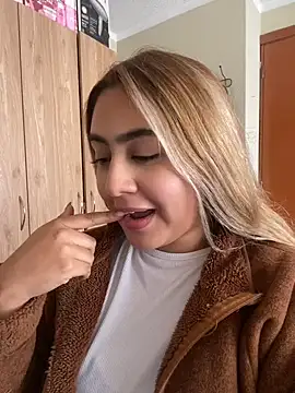 Chatroom XXX en direct de Miabonnett_