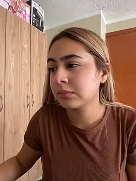 Chat +18 de Miabonnett_ ao vivo
