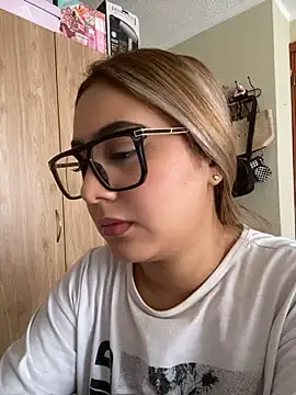 Czat XXX na żywo – Miabonnett_