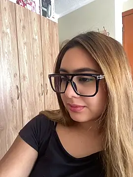 Chatroom XXX en direct de Miabonnett_